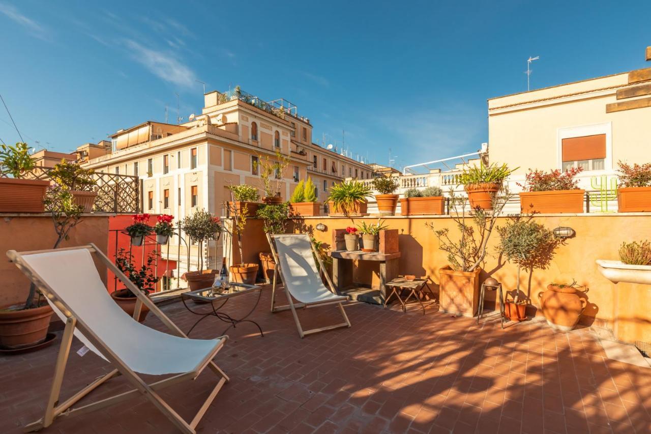 Bright And Comfy Terraced Apartment In Trastevere Rome Bagian luar foto