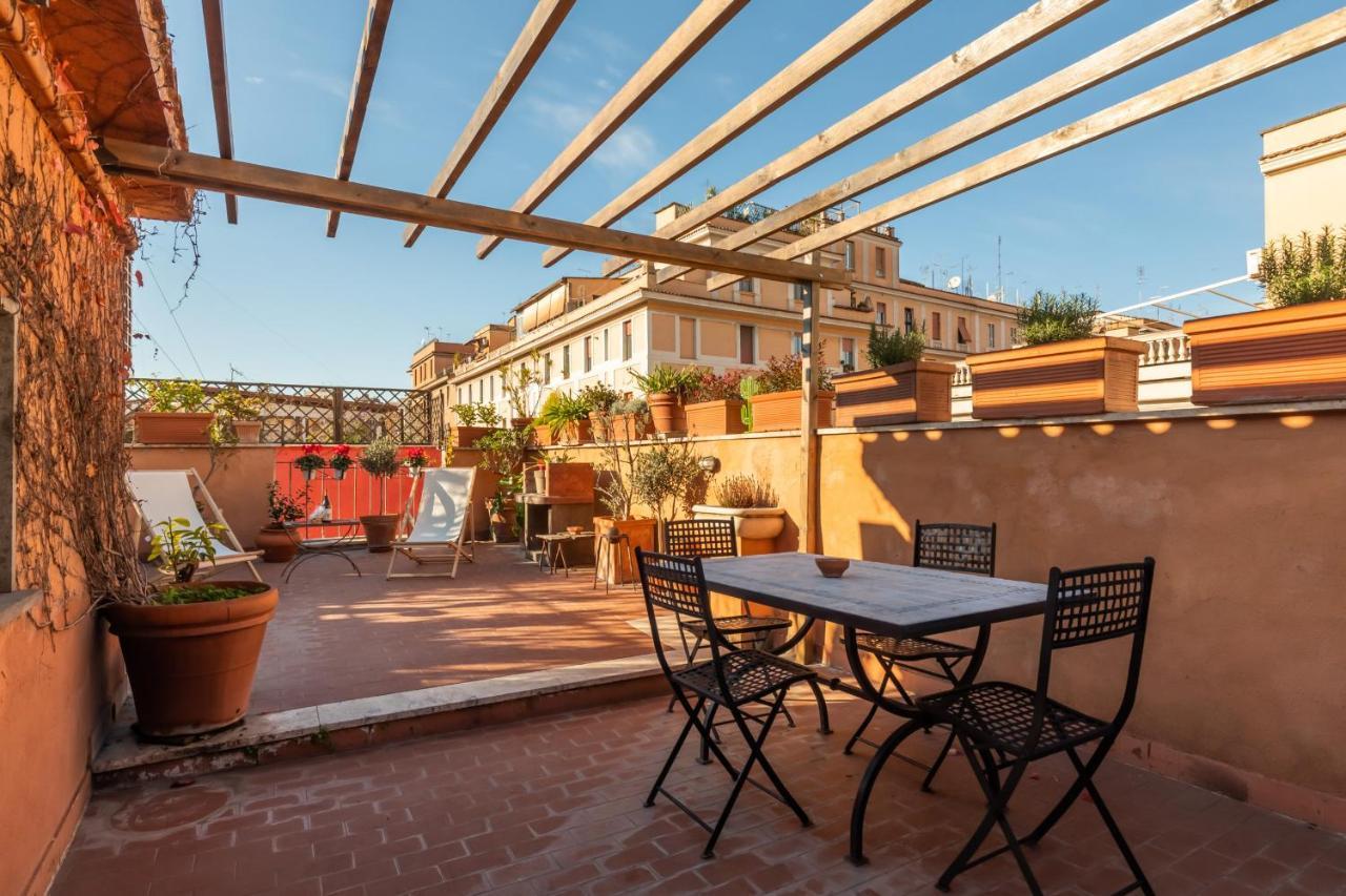 Bright And Comfy Terraced Apartment In Trastevere Rome Bagian luar foto