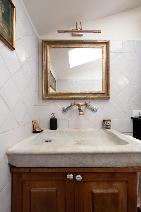 Bright And Comfy Terraced Apartment In Trastevere Rome Bagian luar foto