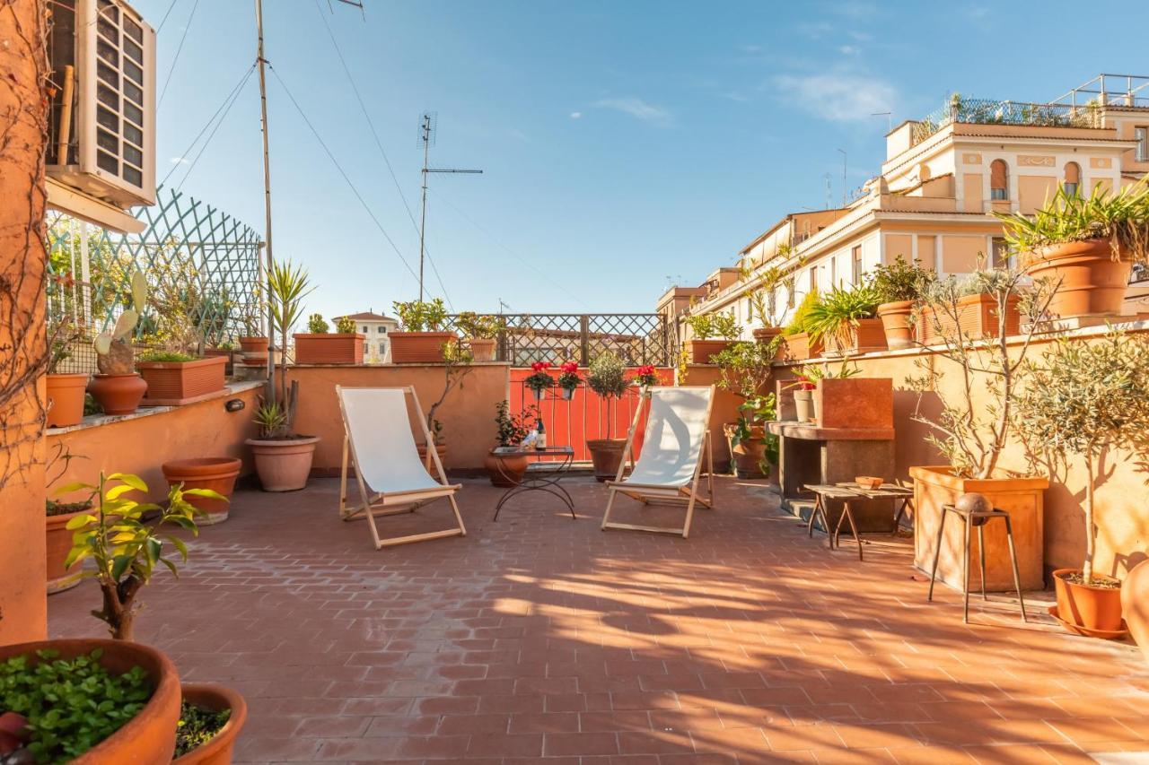 Bright And Comfy Terraced Apartment In Trastevere Rome Bagian luar foto