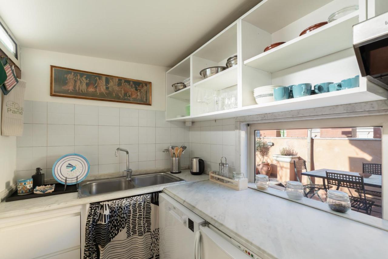 Bright And Comfy Terraced Apartment In Trastevere Rome Bagian luar foto