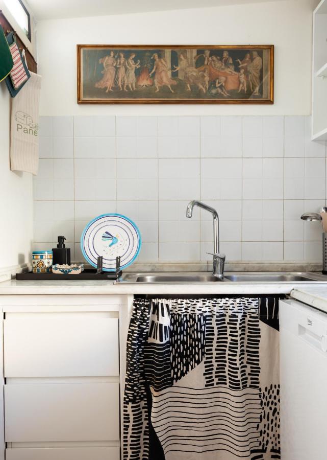 Bright And Comfy Terraced Apartment In Trastevere Rome Bagian luar foto