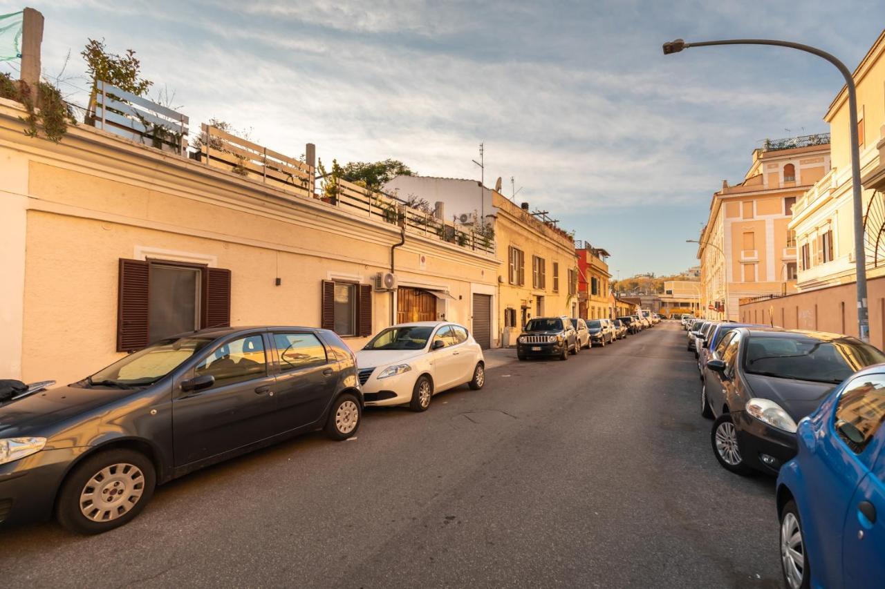 Bright And Comfy Terraced Apartment In Trastevere Rome Bagian luar foto