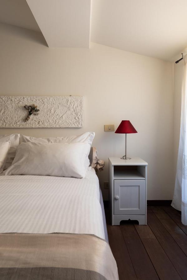 Bright And Comfy Terraced Apartment In Trastevere Rome Bagian luar foto