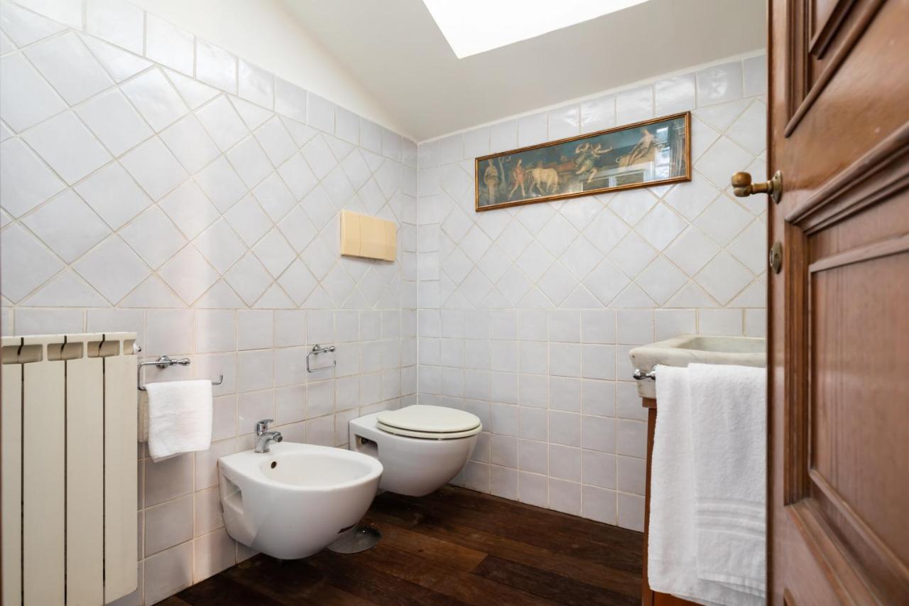Bright And Comfy Terraced Apartment In Trastevere Rome Bagian luar foto