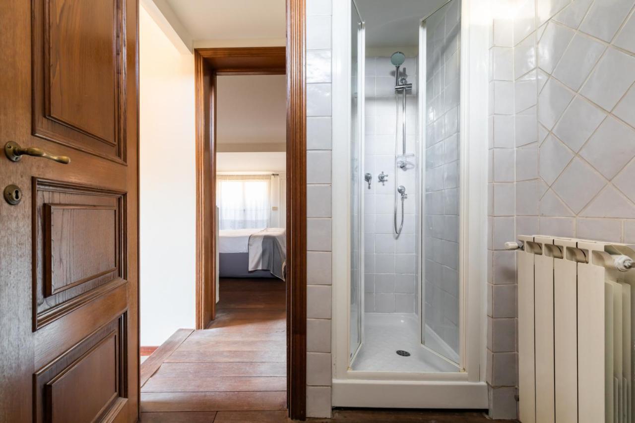 Bright And Comfy Terraced Apartment In Trastevere Rome Bagian luar foto