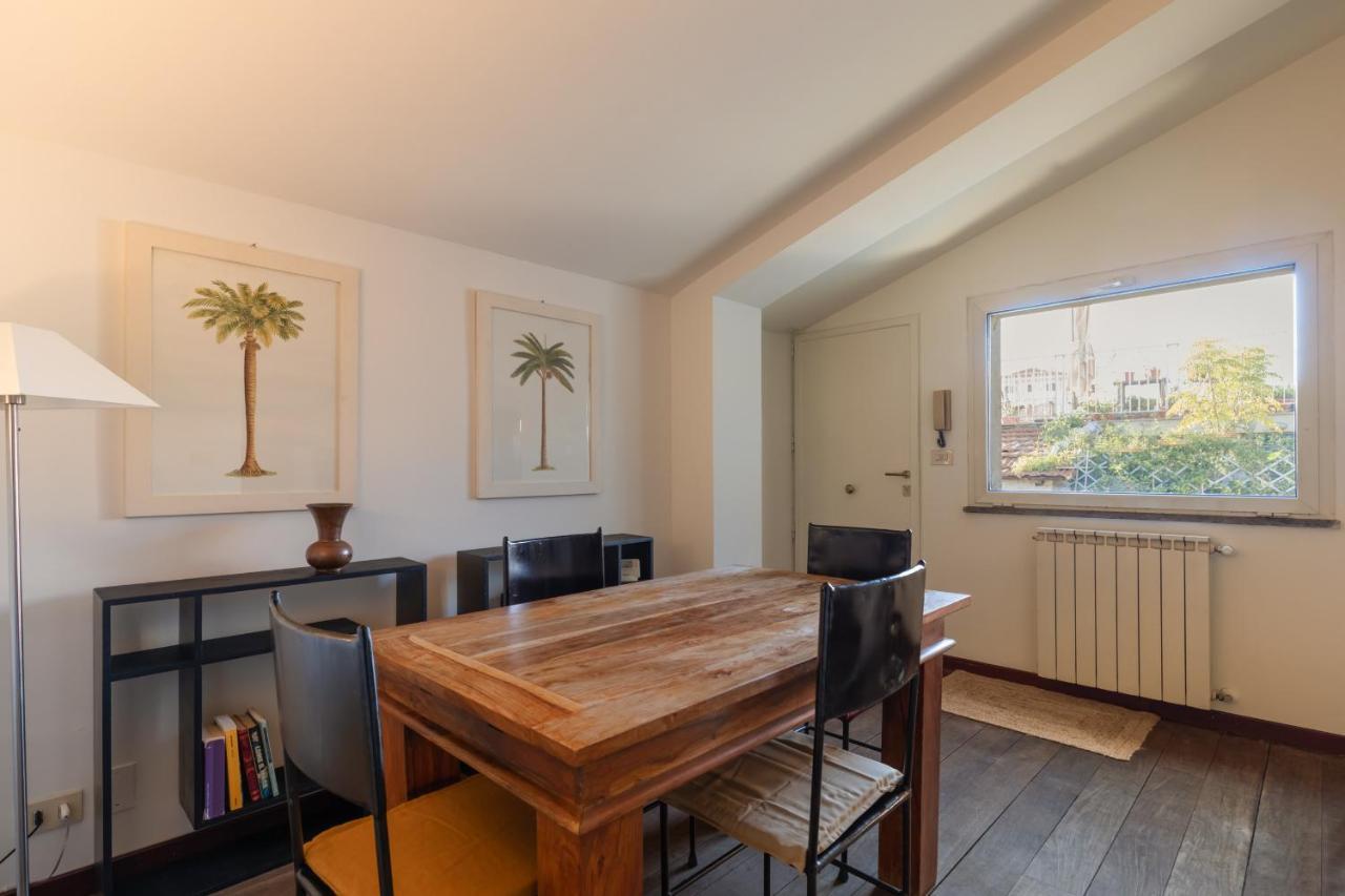 Bright And Comfy Terraced Apartment In Trastevere Rome Bagian luar foto