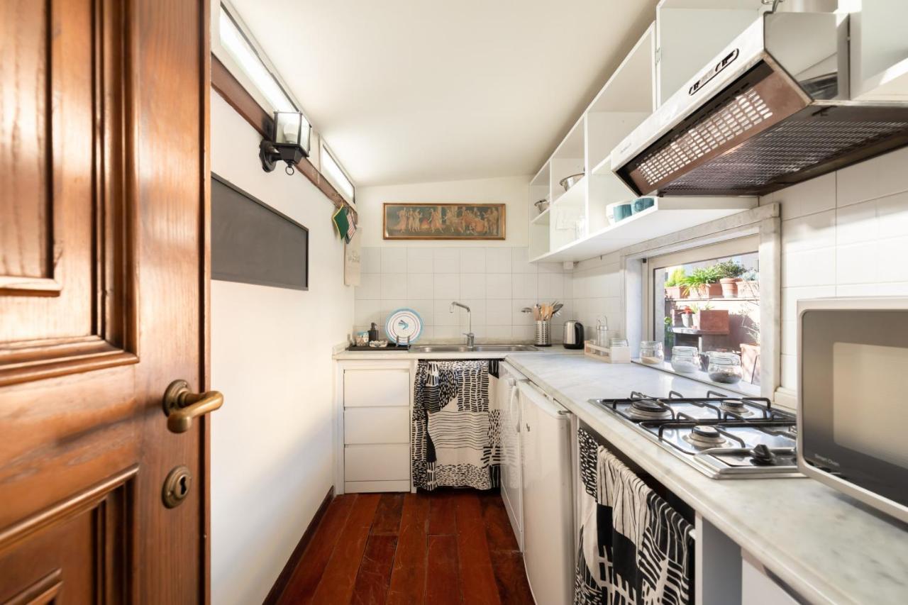 Bright And Comfy Terraced Apartment In Trastevere Rome Bagian luar foto